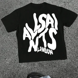 London Elastic Text T-Shirt, Bold Font Graphic Shirt, Suitable for Men's Street Style Clothing, Suitable for All Seasons, Comfortable and Fitted, Ideal Gift